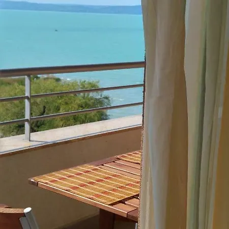 Club 218 Betti Wellness Apartment Siofok